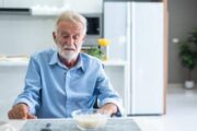 Время есть. Чем опасна недостаточность питания у пожилых?